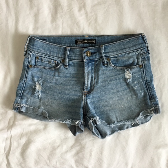 Abercrombie & Fitch light wash denim shorts - Picture 1 of 4